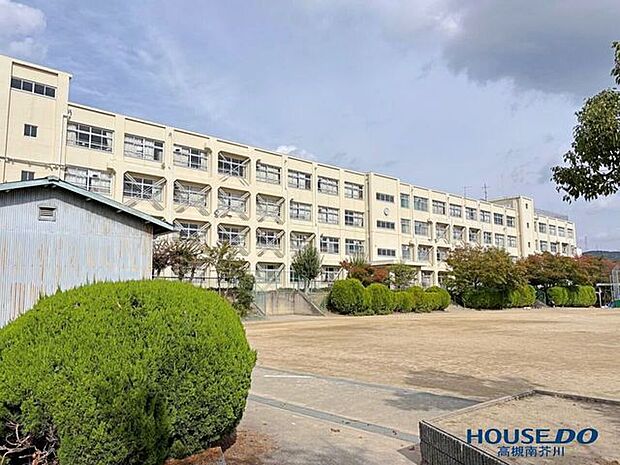 高槻市立日吉台小学校 660m