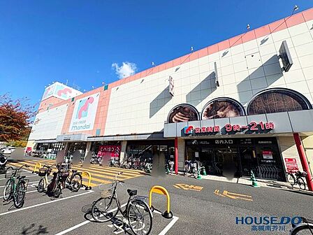 万代高槻緑町店 380m
