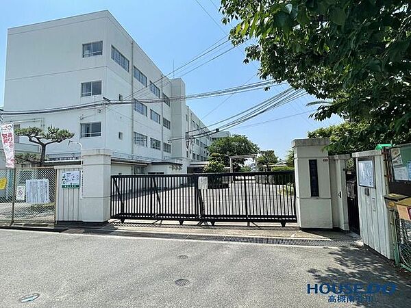 高槻市立真上小学校 770m
