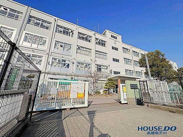 芝生幼稚園 290m