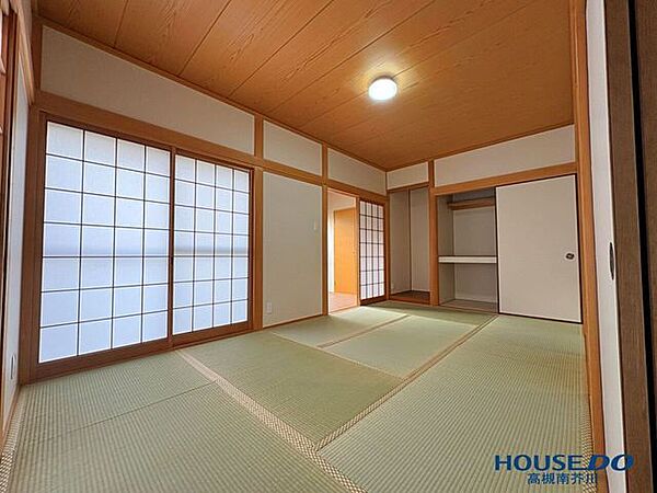 床の間を備えた和室で趣味のお時間を過ごしていただいたり、畳のお部屋を小さなお子様のプレイルームとしてお使いいただくのもいいかもしれません