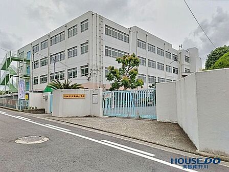 高槻市立奥坂小学校 990m