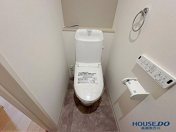 1階2階にトイレ完備。温水洗浄便座で快適です。