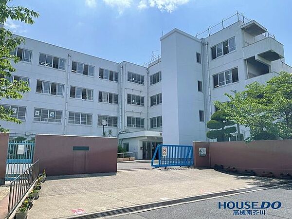 高槻市立川西中学校 1040m