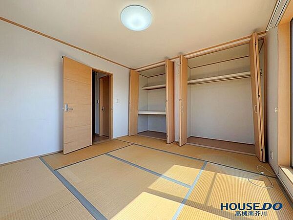 収納が充実した2階和室空間。お子様のおもちゃや季節の衣類もスッキリ整理整頓できます。