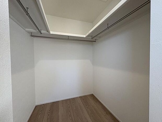 2階洋室6帖、ウォークインクローゼット。