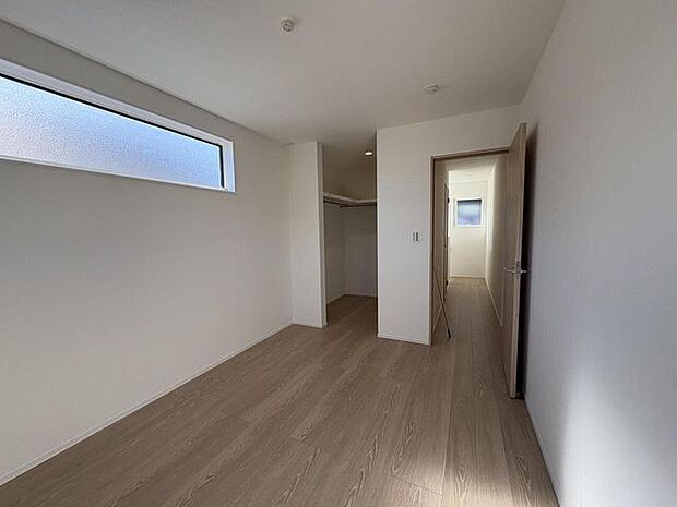 2階洋室6帖。ウォークインクローゼットあり。