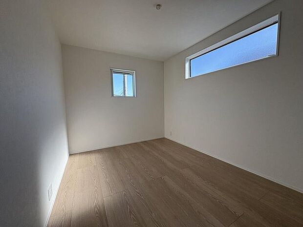 2階洋室6帖窓側。