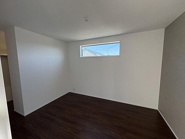 2階洋室7帖窓側。