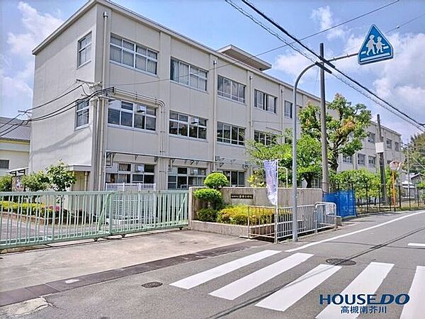 高槻市立磐手小学校 830m