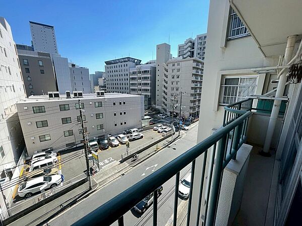 東向きの明るいバルコニー
