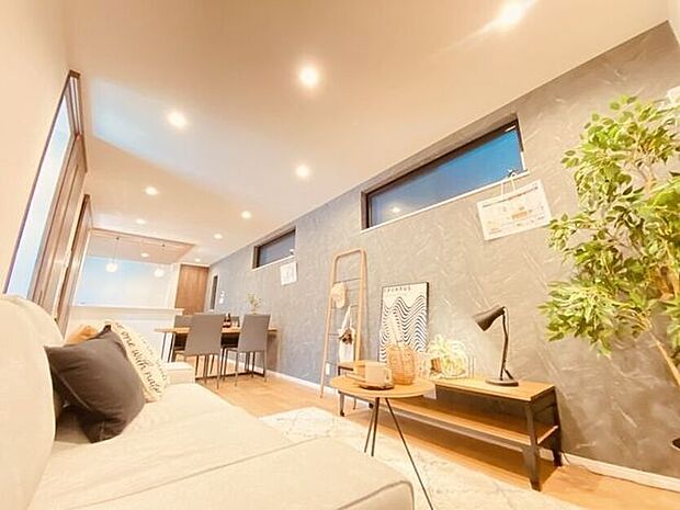 広々16.83帖のリビングです♪ご家族での憩いの時間をお過ごしできます♪