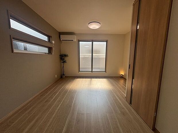 LDKは広々約15.7帖♪ホッとひと息。家族みんなが落ち着ける、あたたかなリビング♪