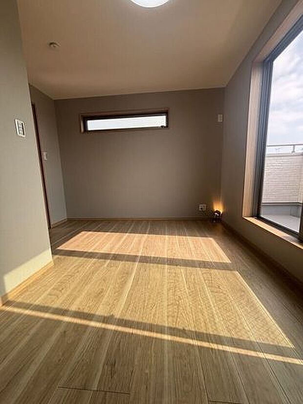 日の光が心地いい♪〜あたたかな洋室〜