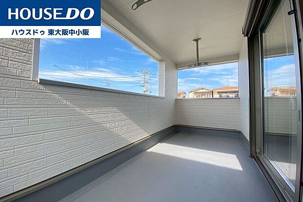 ☆- バルコニーがもう一つの遊び場 -☆今日は外出たくないなってタイミングでも今日はここであそぼっかができるほどのひろびろバルコニー♪