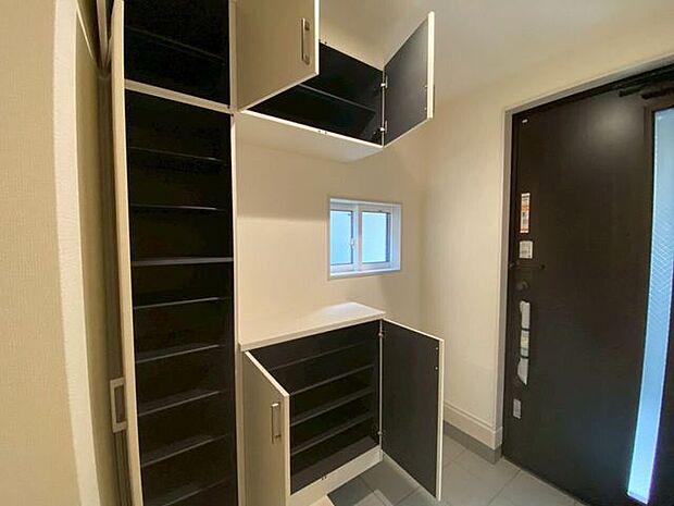 シューズボックスもたっぷり収納♪