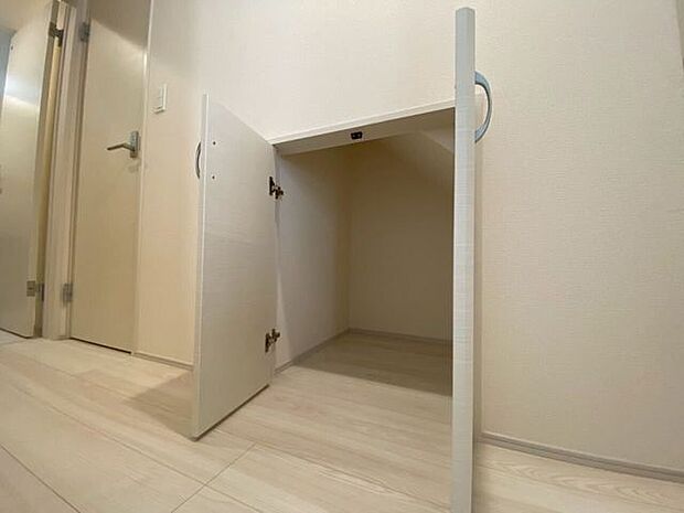 階段下収納 掃除機収納