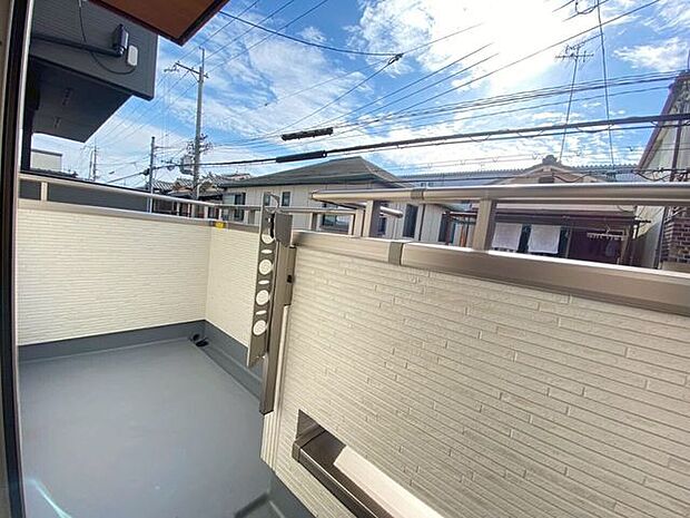 南向きバルコニーで洗濯物もよく乾きます♪