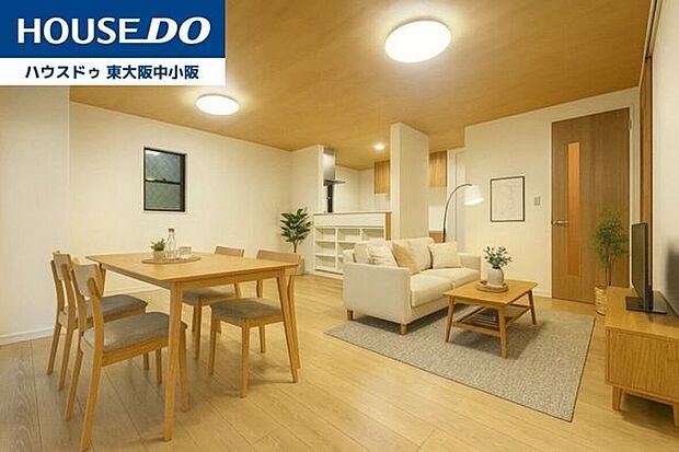 洗面スペースからリビングへ直行できる、家事がはかどる回遊同線移動がスムーズで毎日の家事がぐっと時短に♪お子様たちも帰ってきてすぐ手洗い後リビング直行でくつろげる(家具はCGによるイメージです)