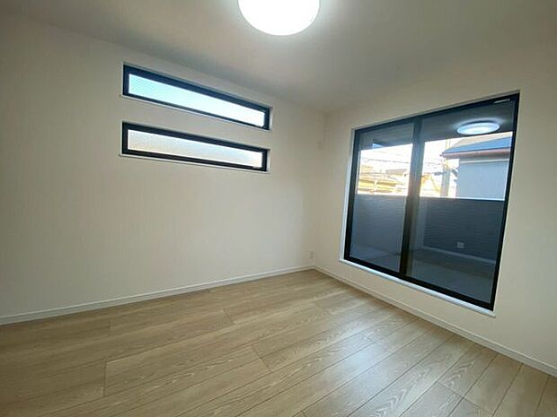 別角度よりやわらかな光が差し込みます♪