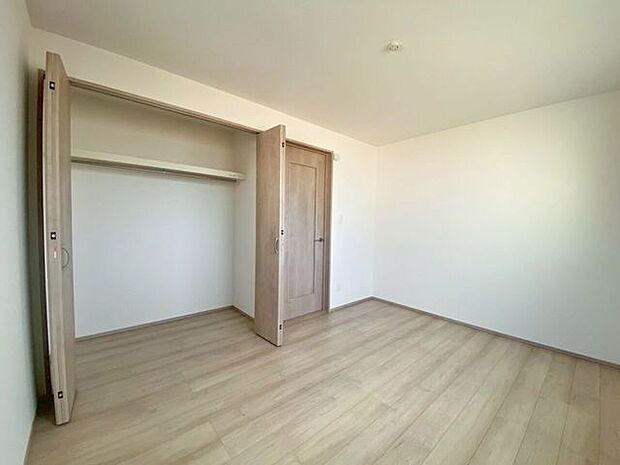 たっぷり収納できるクローゼットです