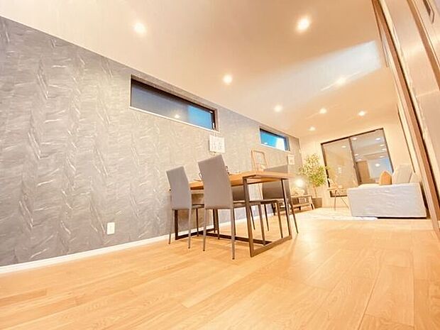 広々16.83帖のリビングです♪ご家族での憩いの時間をお過ごしできます♪