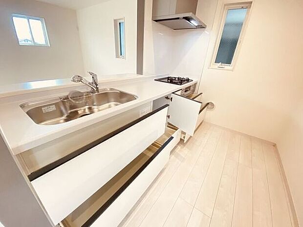 キッチンの収納スペースもたくさん!