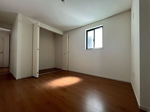 洋室 こちらも収納付き!