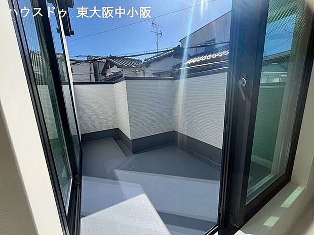 日差したっぷりのバルコニーですお部屋もぽかぽか♪