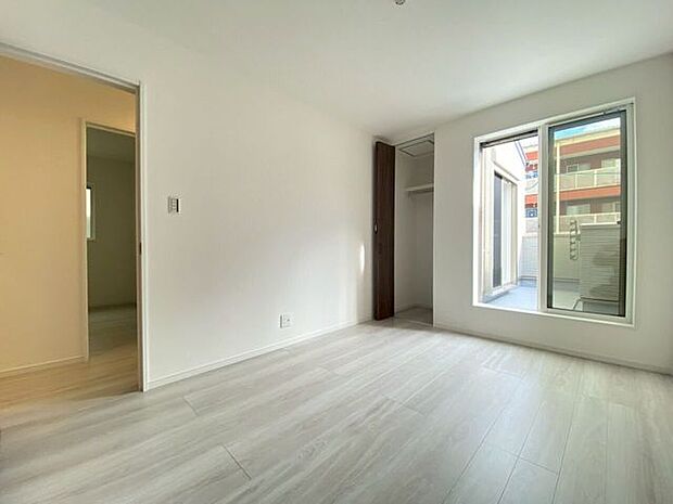 陽の光が心地いい洋室♪