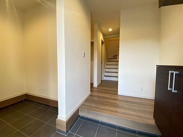 営業担当おすすめPOINT!玄関スペースが広い!!お子様のベビーカーや三輪車なども置いておけます☆