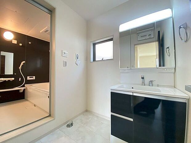 洗面スペースです洗髪洗面化粧台収納もたっぷりございます♪