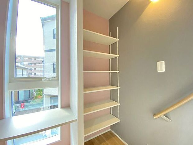 可動棚収納本や漫画を収納できます