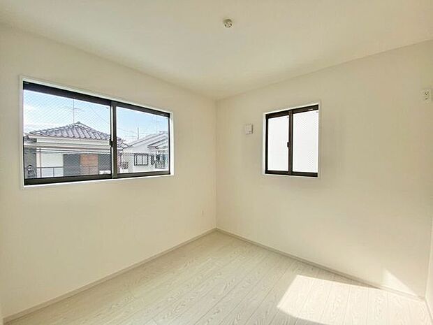 陽の光が心地のいい洋室♪