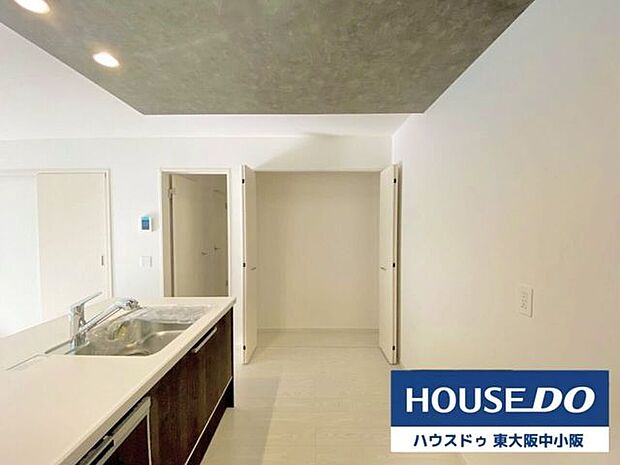 キッチンスペースは広く、パントリー付きです