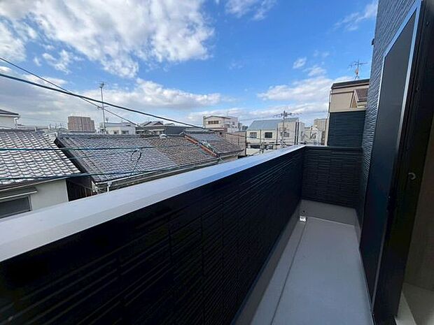 南西角地お部屋を明るく照らしてくれます♪