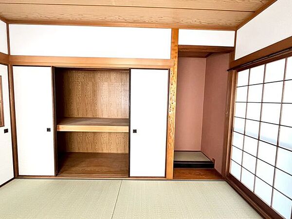 押し入れと床の間です