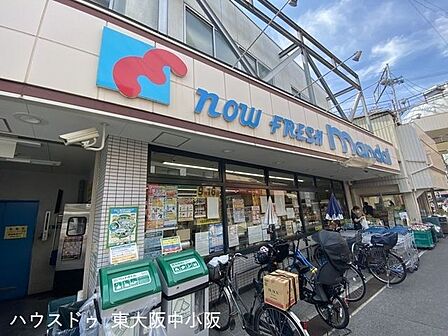 万代小阪店 830m