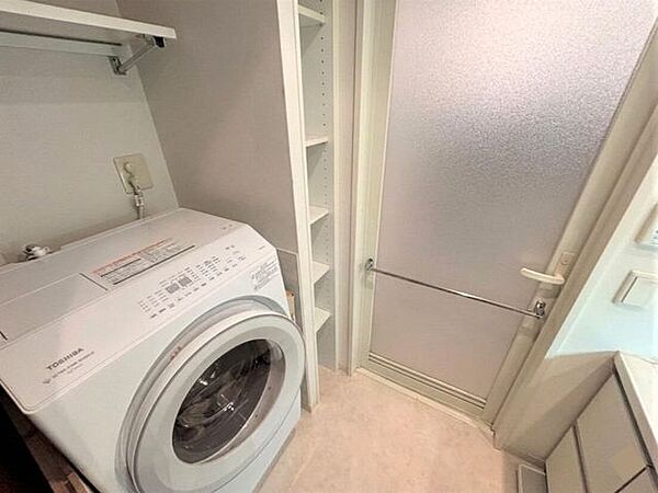 収納棚付で洗面所スッキリです♪※家具・家財は加工で消してあります。