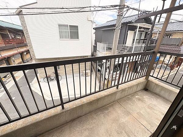 陽当たり、通風良好なバルコニーです