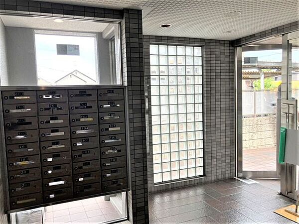 明るく見通しの良いロビーで防犯面も心配なし♪♪