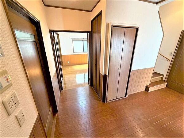 1階ホール通路幅もひろく収納も豊富です♪♪♪