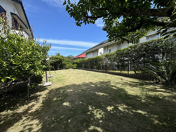 お庭の様子です。南面にお庭があるため、一日中日当たりのよいお庭です。
