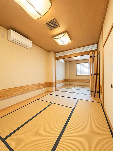 2階和室部分です。襖を開放すると大人数が集まれる大空間へ。※家具等を消すCG加工を行っております。