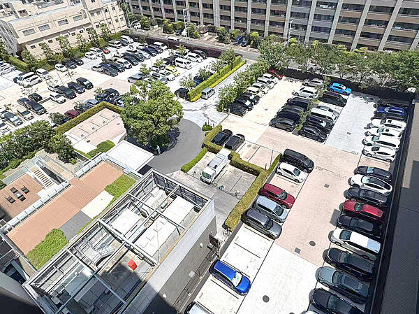 《平置き駐車場》お車の出し入れがしやすい平置き駐車場