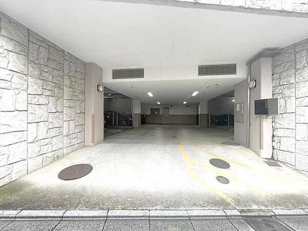 《駐車場》敷地内駐車場付きでお車利用の方にも便利です