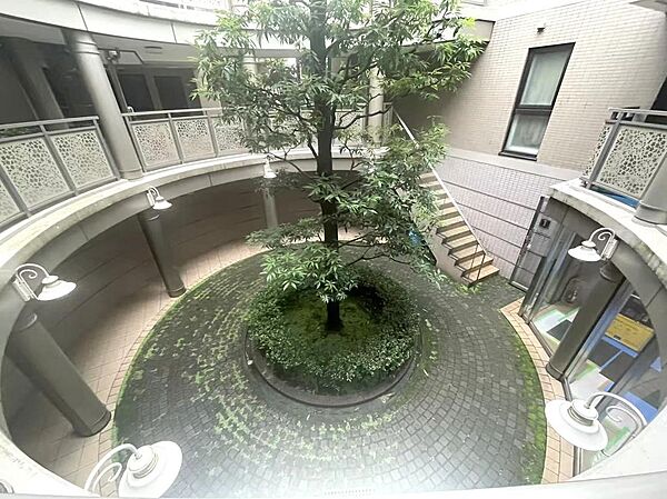 《共用部》中庭のある共用空間が落ち着いた暮らしを演出します