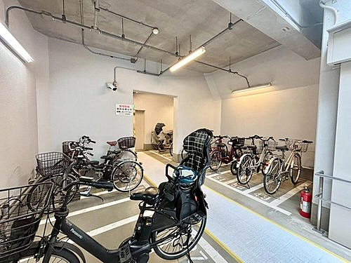 《駐輪場》屋内駐輪場完備で大切な自転車も安心保管