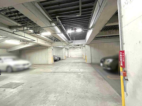 《駐車場》敷地内に設けられた、ゆとりある駐車スペース
