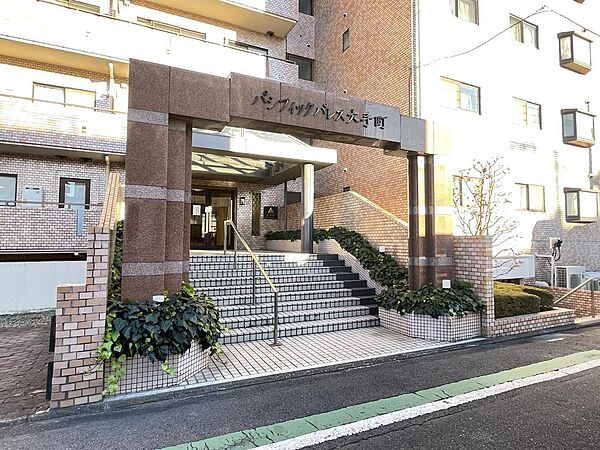 マンションエントランス